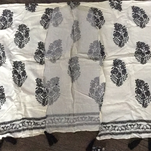 ☘️☘️ Cream and black leaf boho tassel kimono - Picture 7 of 8